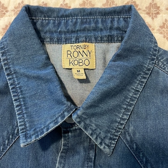 Torn by Ronny Kobo Denim Long Puff Sleeve Pearl Button Snap Front Size Medium - Picture 8 of 16